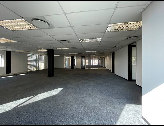 669M² OFFICE TO LET IN BRYANSTON